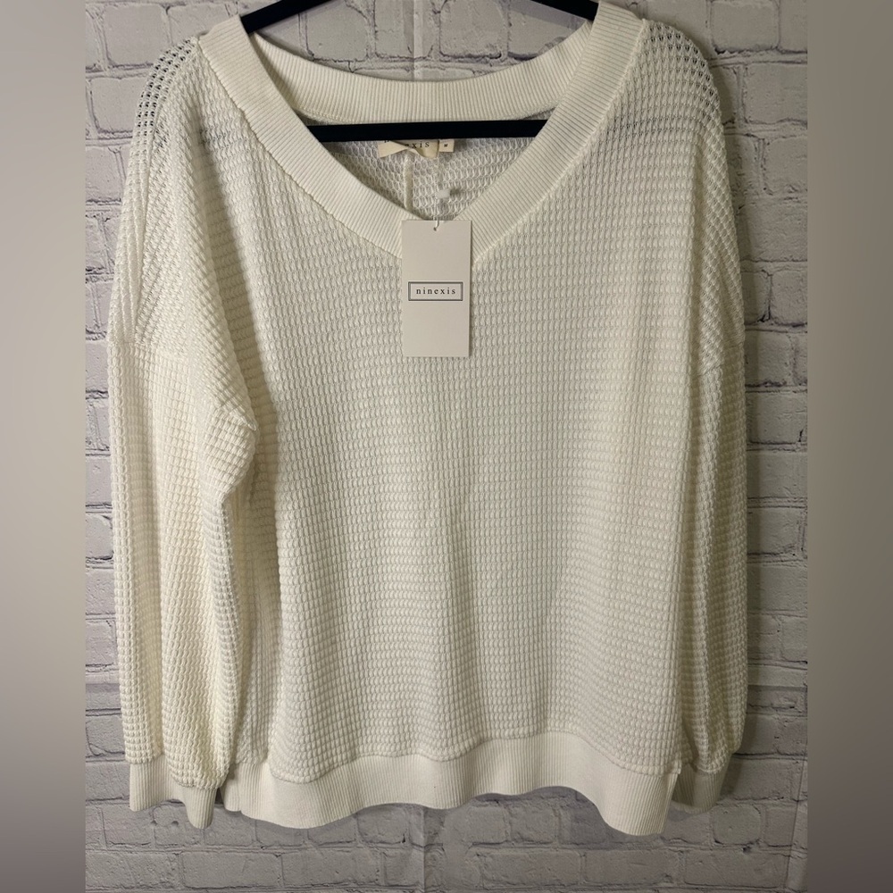 Ninexus Women's Cream V-Neck Sweater Medium